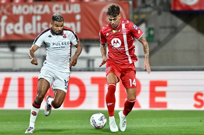 那不勒斯主场2-0轻松击败帕尔马，继续保持胜利势头