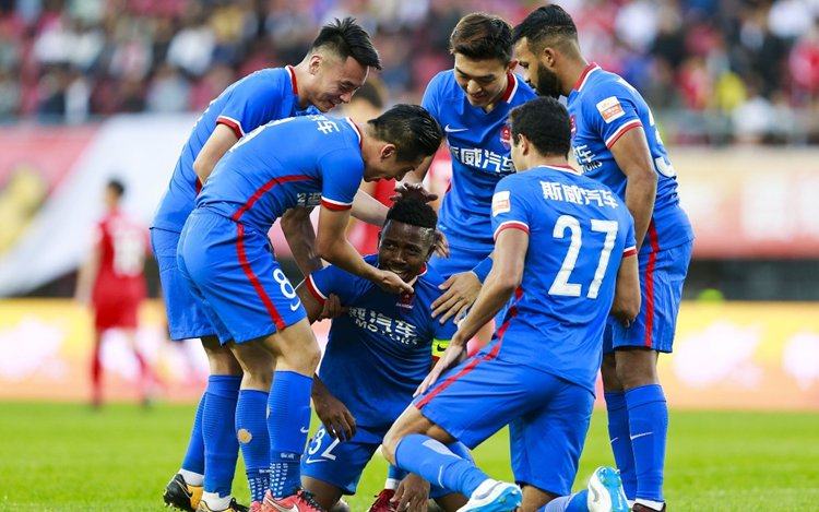 广州富力主场击败重庆斯威，继续向前迈进的简单介绍