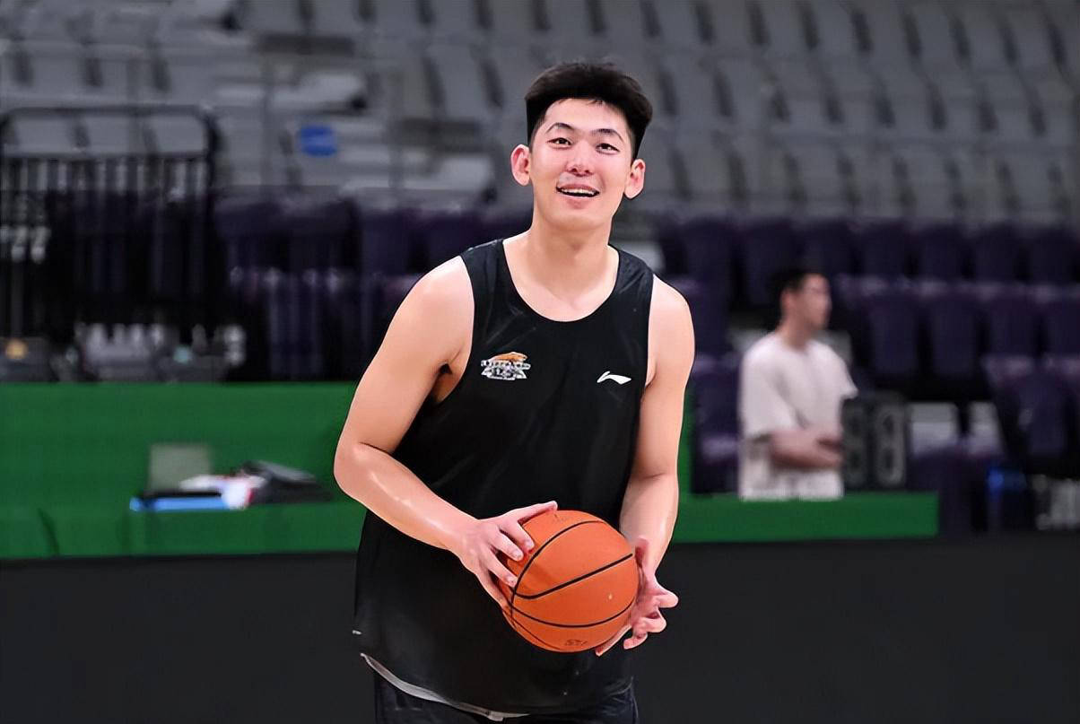 球队新星崭露头角，表现惊艳球迷