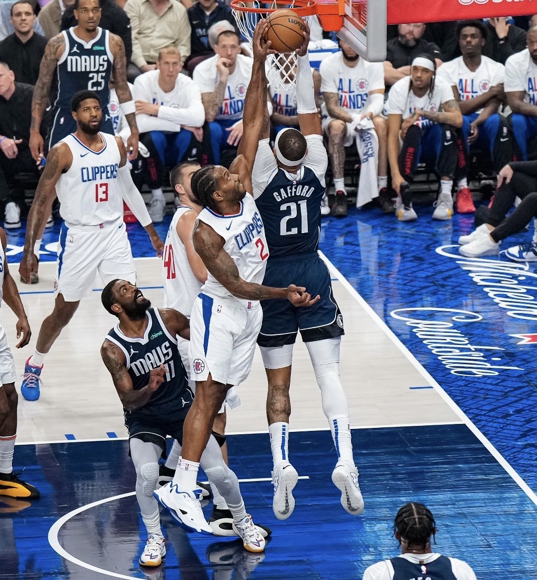 快船力克雄鹿,莱昂纳德表现出色 快船力克雄鹿,莱昂纳德表现出色